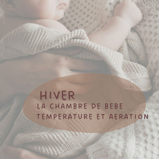 Bébé enveloppé dans une couverture contre sa maman