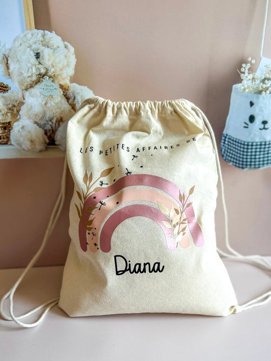 Sac à dos crèche personnalisé avec le prénom, en coton bio, parfait pour les affaires de bébé.