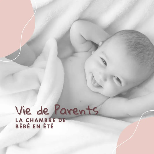 Bébé allongé sur une serviette, en couche, dans un environnement estival, illustrant la fraîcheur et le bien-être en été.