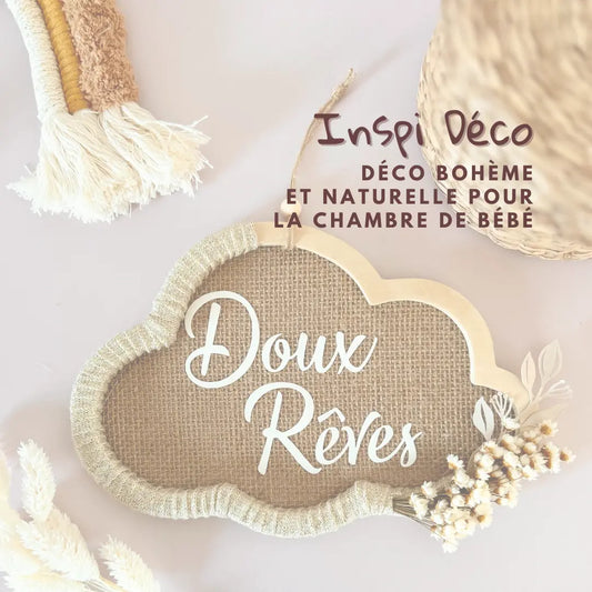 Cadre nuage en jute avec fleurs séchées et inscription Doux Rêves, pour une déco bohème et naturelle de chambre bébé.