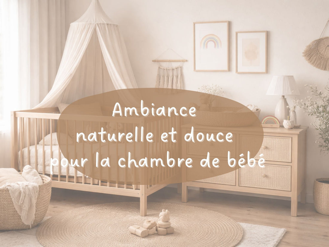 Une chambre de bébé naturelle et douce dans des tons beige, lin et bois clair pour créer un cocon apaisant.