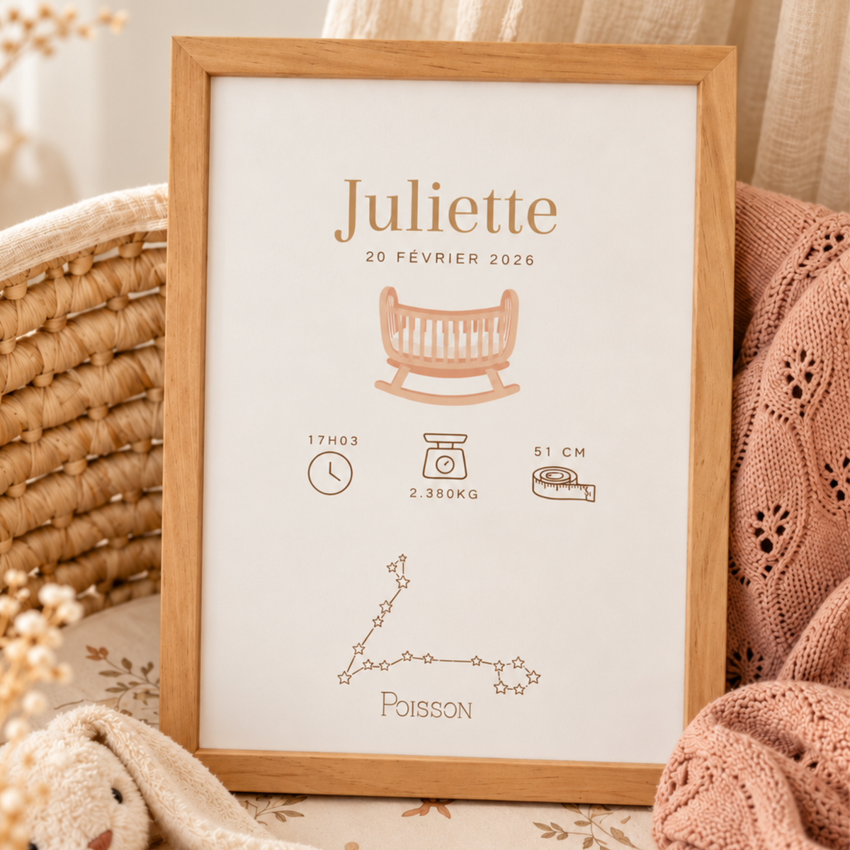Affiche de naissance personnalisée avec prénom, date, heure, poids, taille et constellation dans un cadre en bois