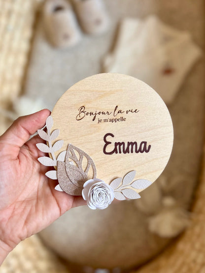 Carte de naissance en bois personnalisée avec prénom, idéale pour photo souvenir à la maternité.