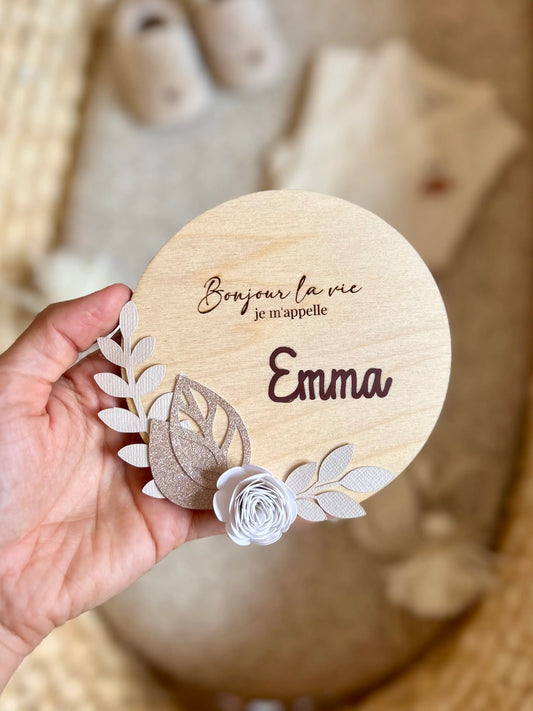 Carte de naissance en bois personnalisée avec prénom, idéale pour photo souvenir à la maternité.