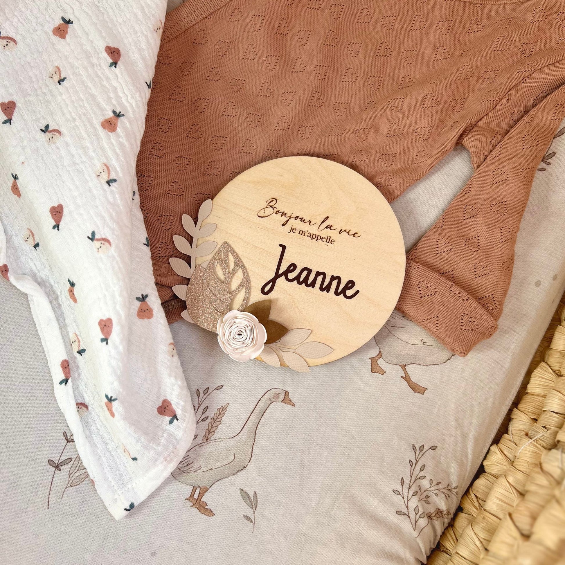 Carte de naissance personnalisé avec le prénom de bébé, idéale pour les photos à la maternité et les photos de naissance.