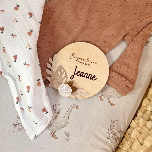 Carte de naissance personnalisé avec le prénom de bébé, idéale pour les photos à la maternité et les photos de naissance.