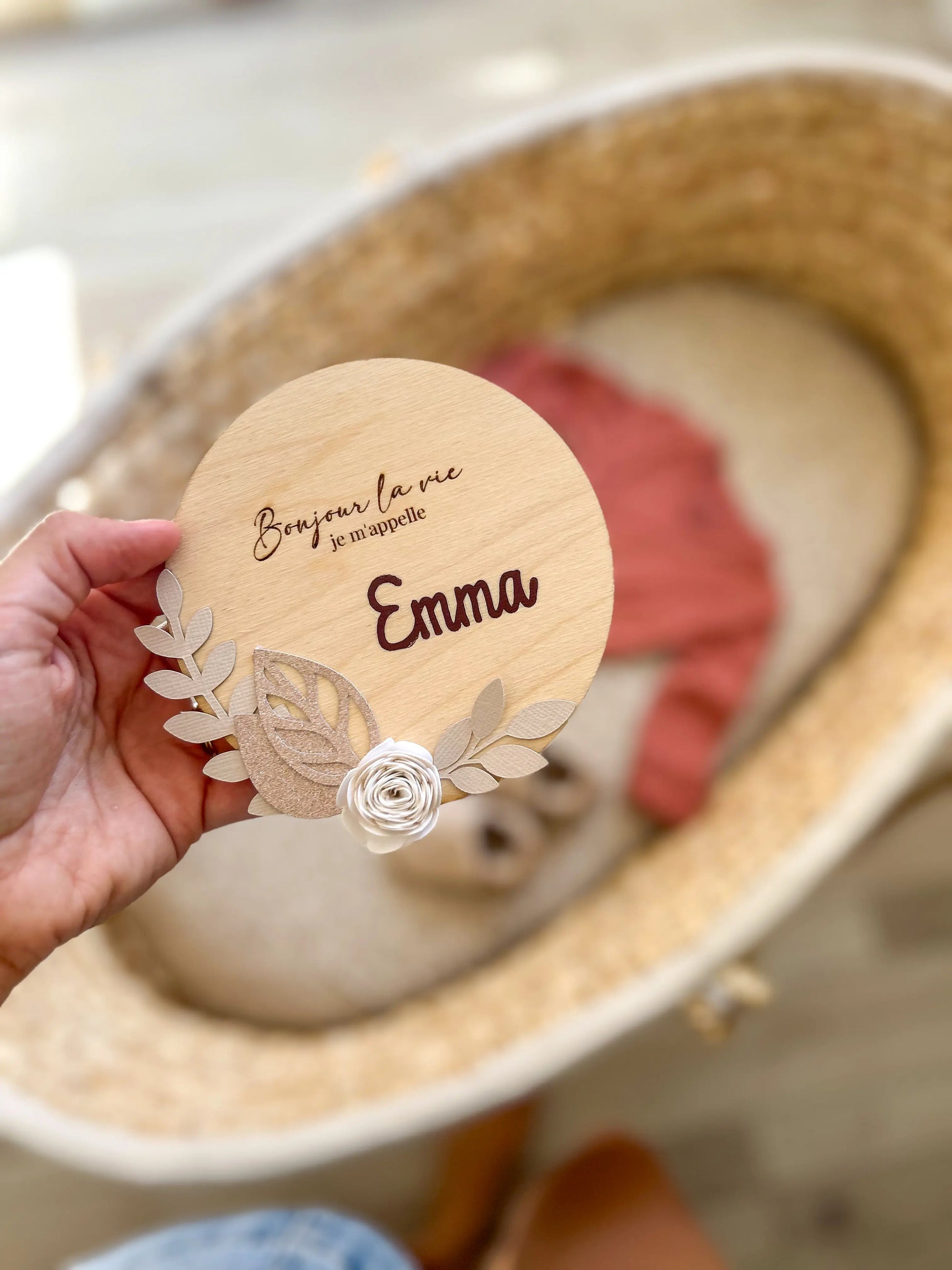 Carte naissance en bois personnalisable, souvenir tendre à poser dans le berceau pour bébé.