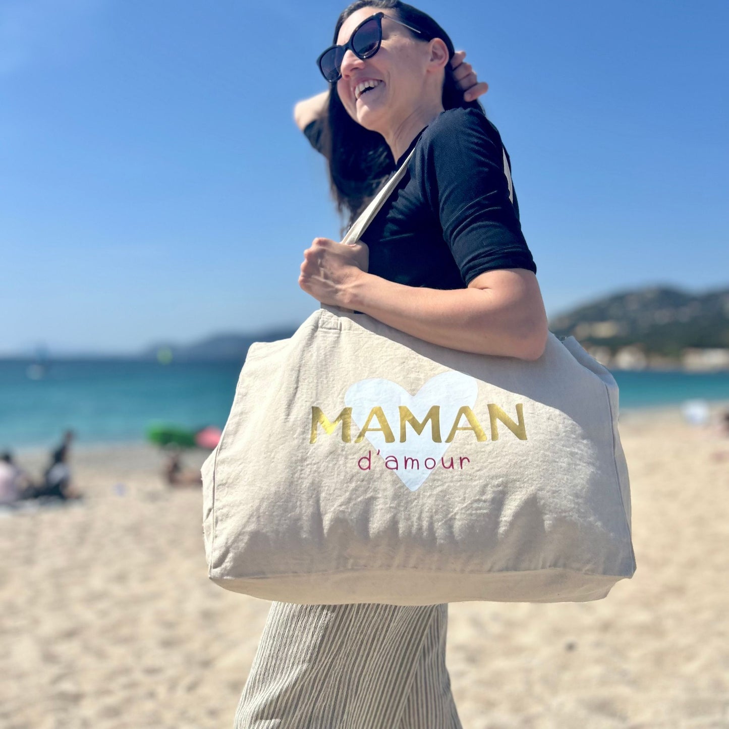 Grand sac idéal pour cadeau fête des mères original. Pratique pour le quotidien, la plage ou les sorties.