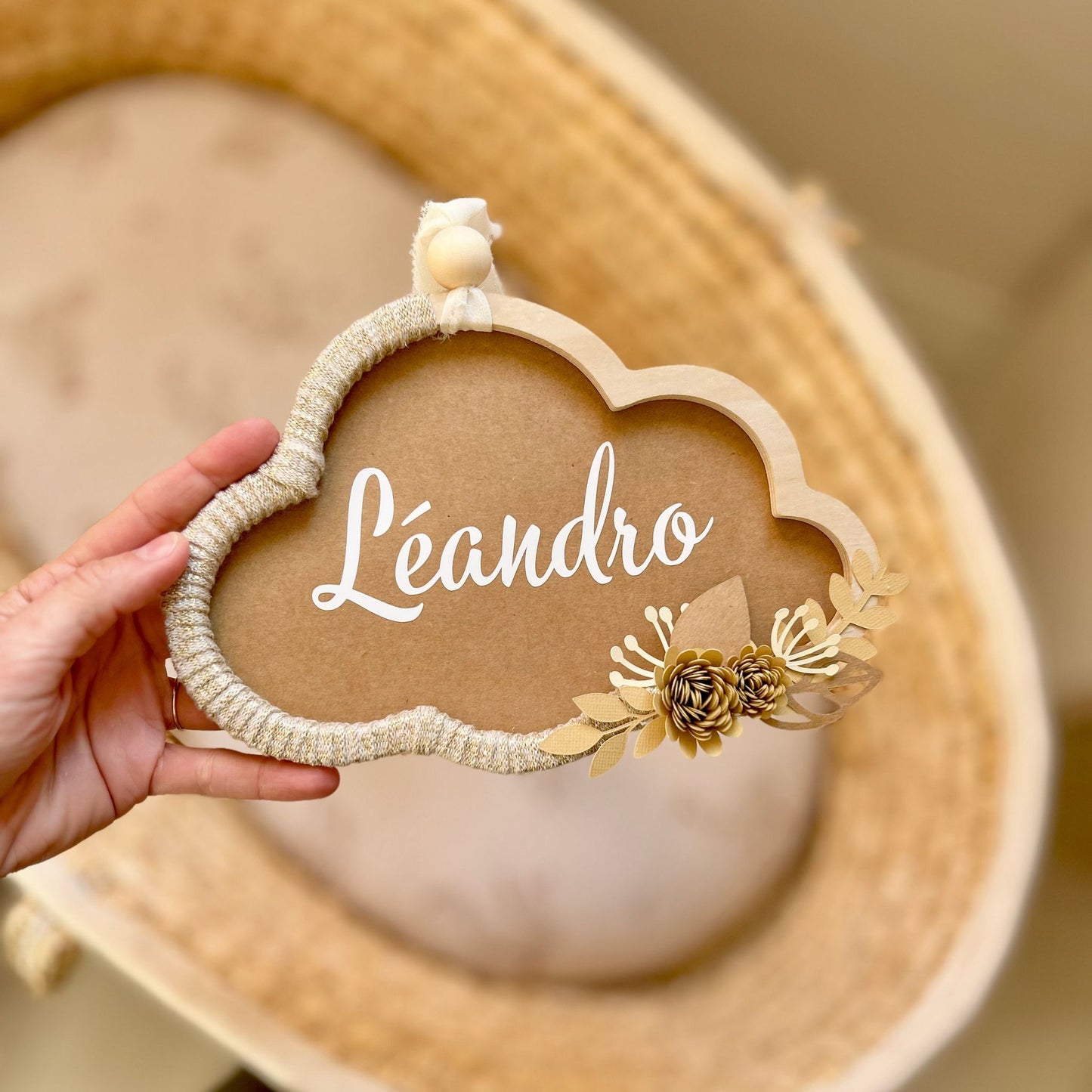 Cadeau de naissance personnalisé nuage en bois fabriqué artisanalement à Hyères par Petit Polisson.