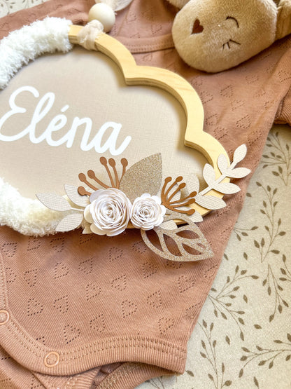 Cadeau de naissance personnalisé en forme de nuage, alternative douce à la couronne fleurie.