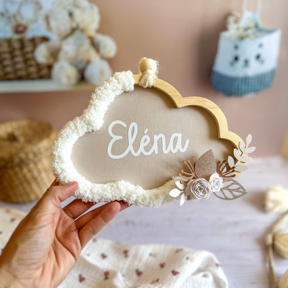 Nuage personnalisé Petit Polisson en bois et laine, décoration chambre bébé organique avec fleurs d'art beige sable, fait main à Hyères.