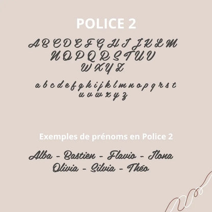 Choix des polices pour la personnalisation du prénom bébé sur cadre style fleurs séchées décoration fait main douce et naturelle.