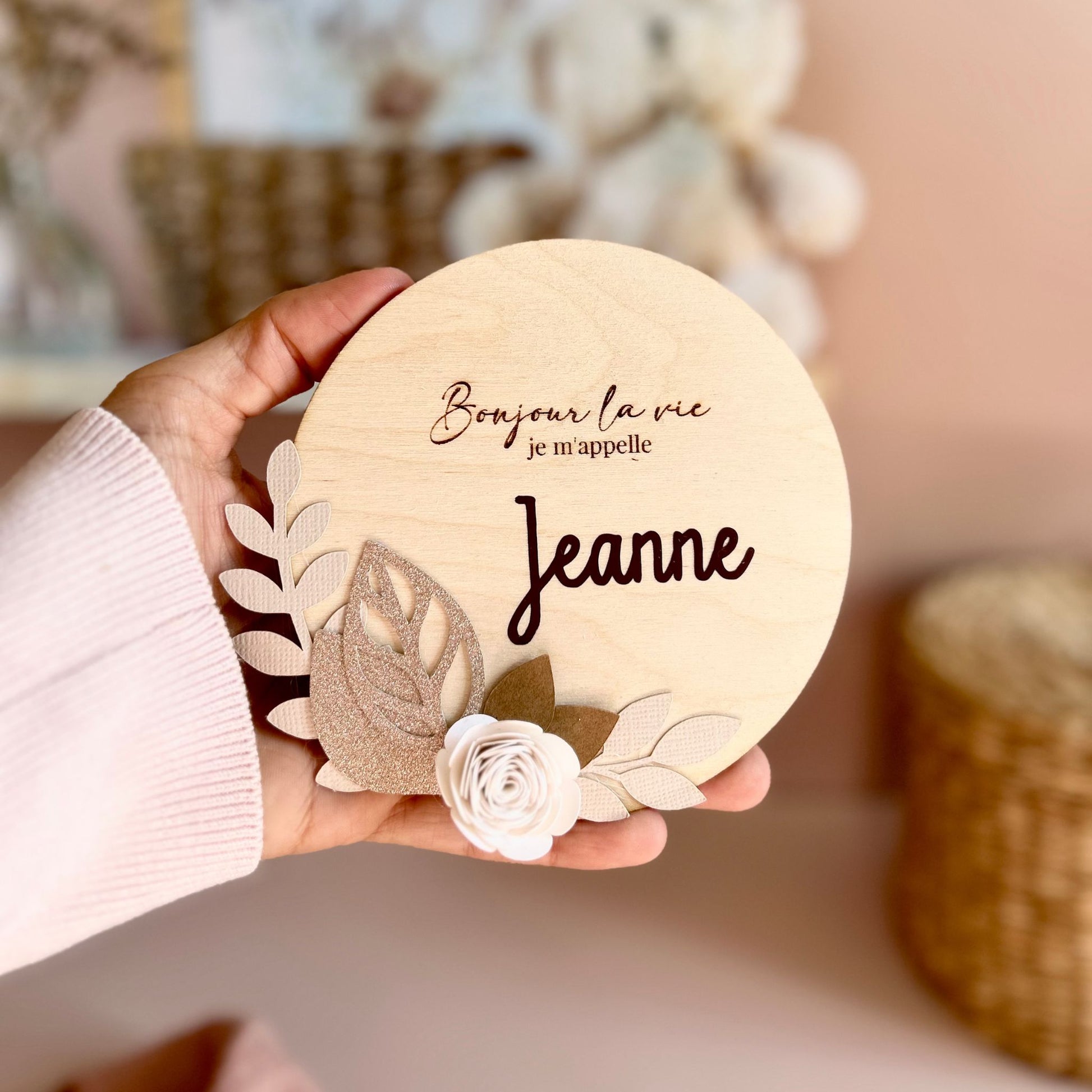Carte étape de naissance en bois, personnalisée avec le prénom de bébé.