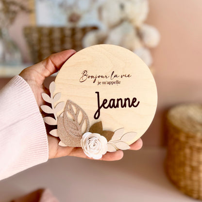 Carte étape de naissance en bois, personnalisée avec le prénom de bébé.