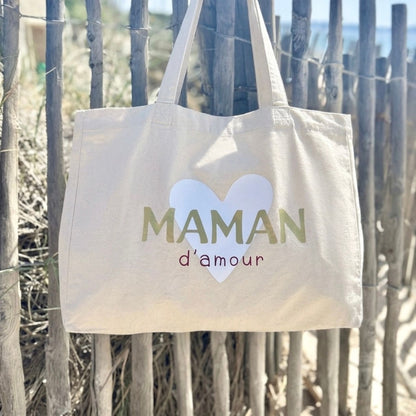 Cabas maman d’amour grand format en coton naturel, sac utile pour sorties, plage et courses.