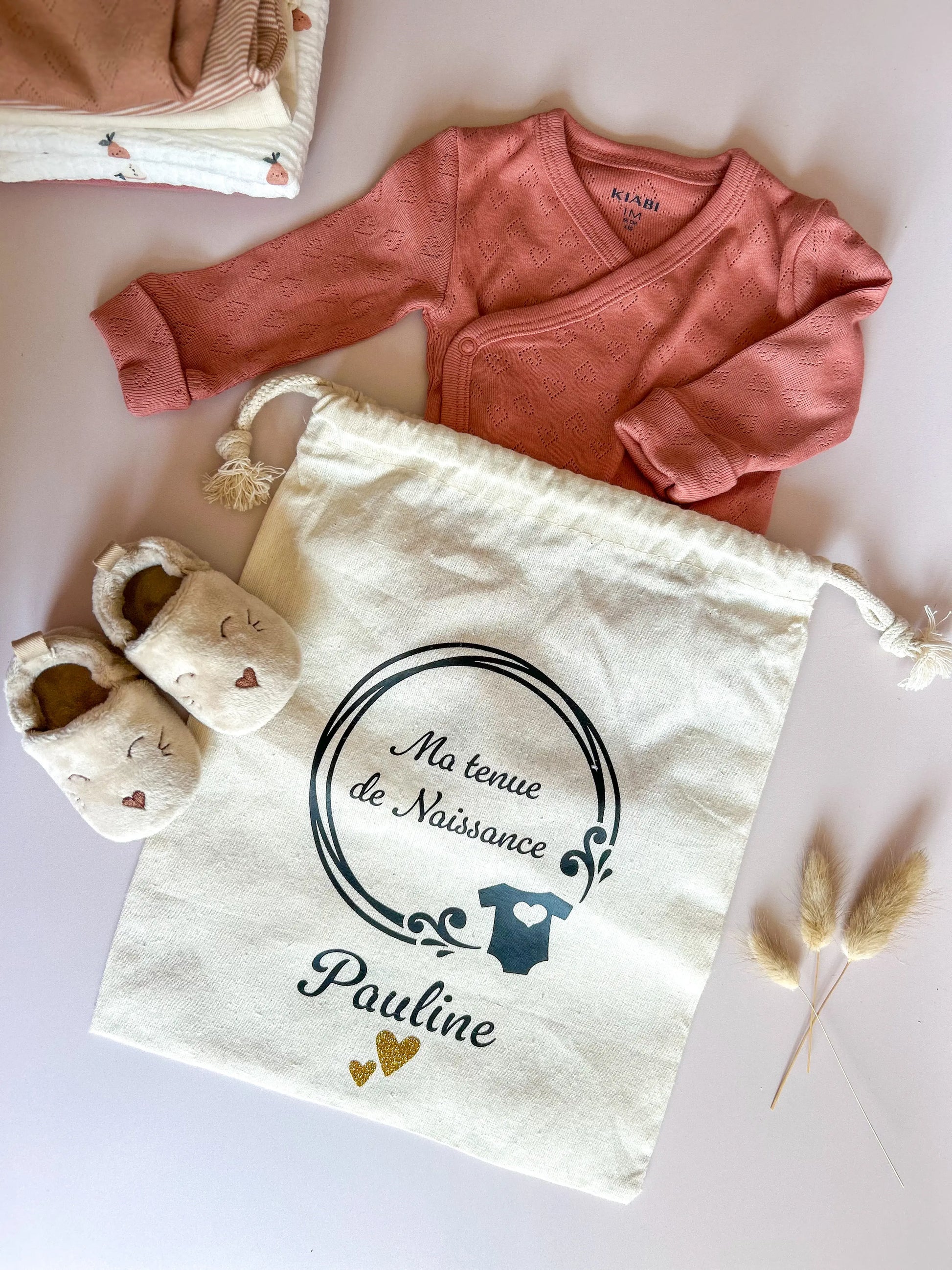 Pochon personnalisé pour la première tenue de bébé, en coton naturel, pratique pour la valise maternité.