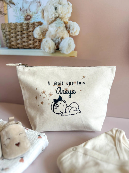Trousse de toilette pour bébé fille en coton naturel, personnalisée avec le prénom et la mention Il était une fois.